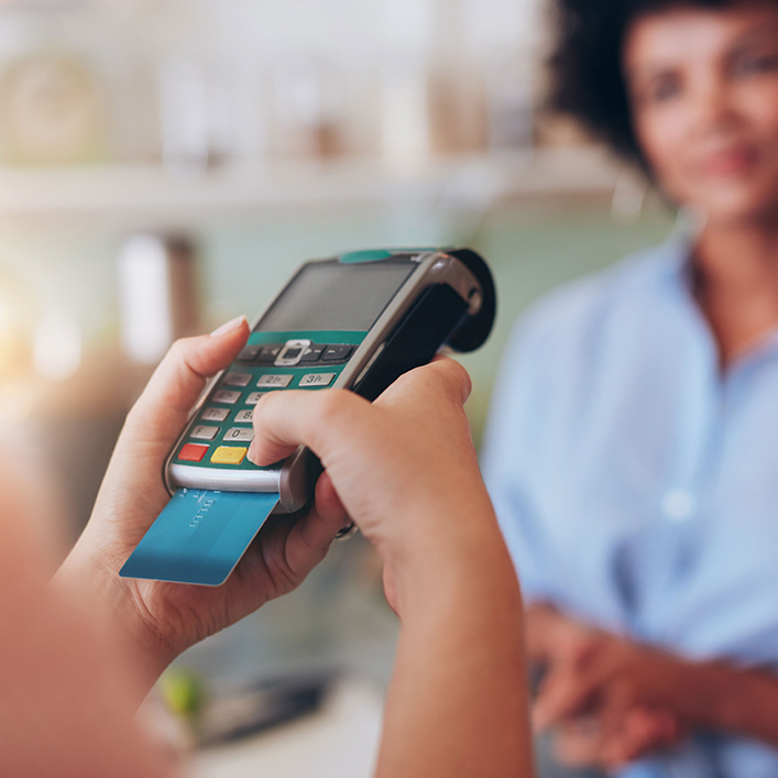 A women doing paying via credit card